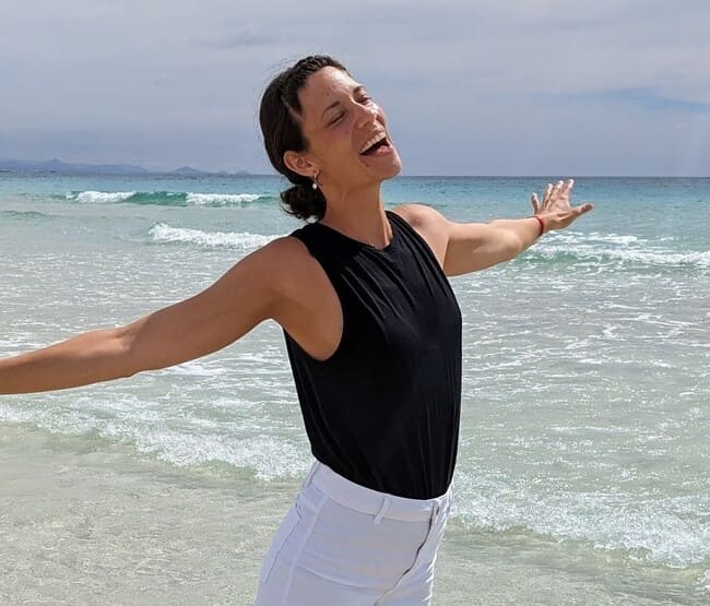 Julia Milarov Figurcoach für Mütter Beckenboden-Rebelllion Starke Körpermitte Echte Übungen risikofreies Training